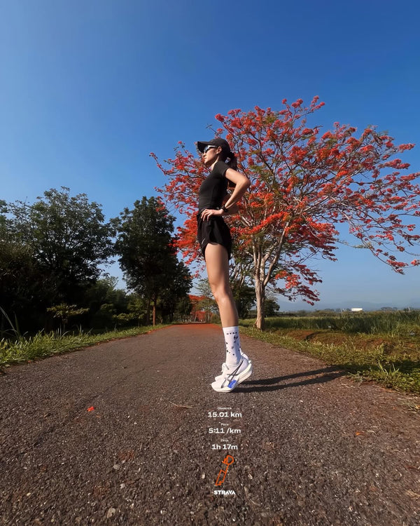 @catnatacha wearing URH OPT Washed Cap