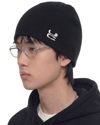 BEANIE / UC / NO CUFF / BLACK