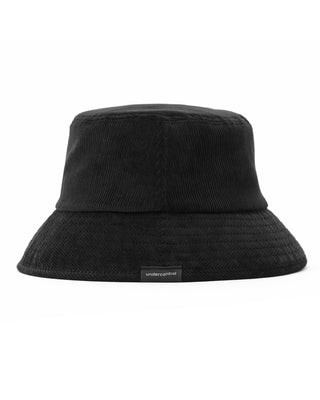 Short visor safari hat providing warmth and comfort