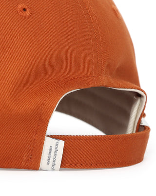 Modern baseball cap with a timeless silhouette