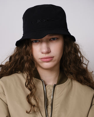 Short visor bucket hat for warm-weather adventures