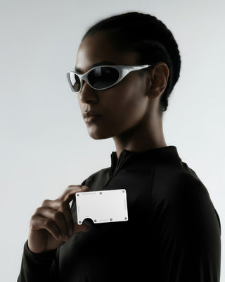 Slim metal wallet with elastic band for secure card storage