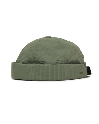 Brimless cap with a minimalist design