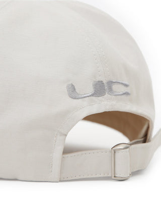 Sun protection cap with a wide brim.