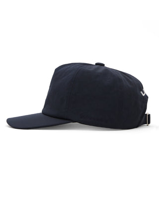 clean silhouette cap for spring outfits