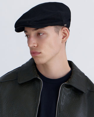 Breathable cotton-lined interior detail