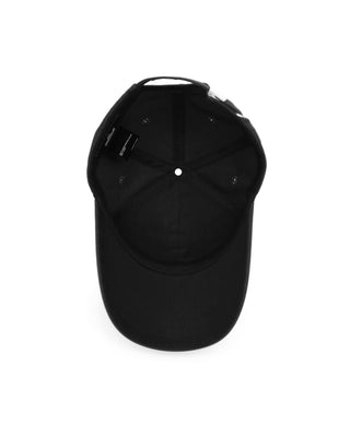 A timeless ball cap design, perfect for casual outings.