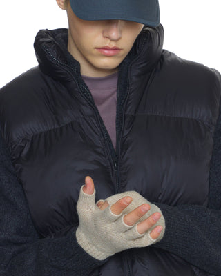 Elegant winter gloves with a knitted design