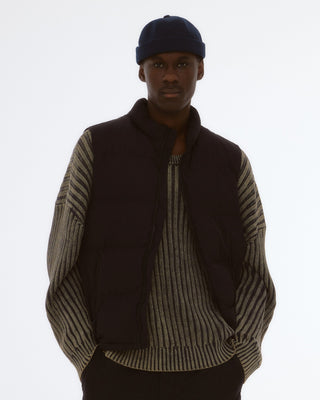 Fashionable brimless cap for casual outings.