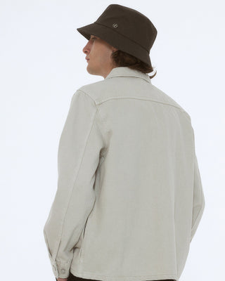 Short visor hat with sporty look