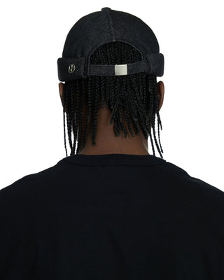 Fashionable brimless cap for casual outings.