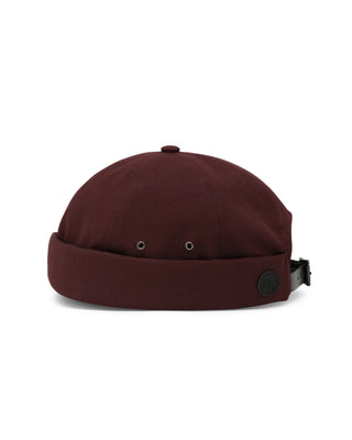 Brimless cap with a minimalist design