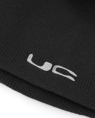 No cuff beanie with a minimalist outfit