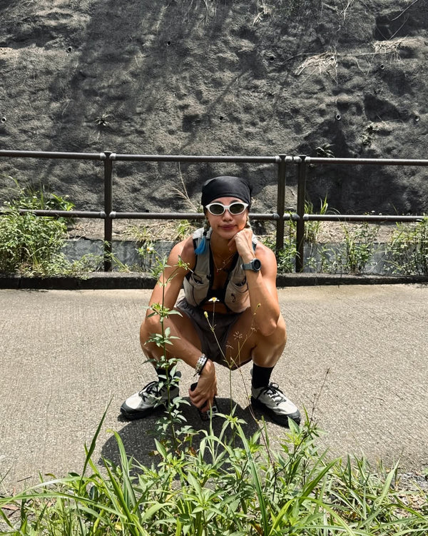 @junyachoi wearing URH BREEZE Mush Scarf