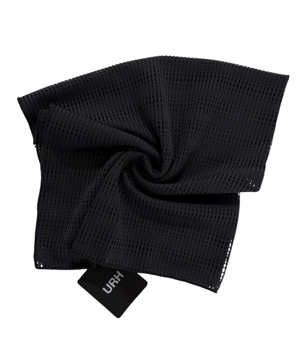 @winswin wearing URH BREEZE Mush Scarf