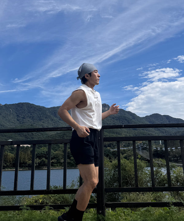 @손뼉두번짝짝 wearing URH BREEZE Mush Scarf
