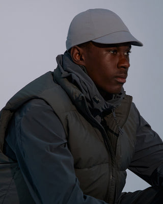 model-wearing-urh-brand-square-pattern-cotton-nylon-mix-rib-gray-color-flexible-visor-ball-cap-photo