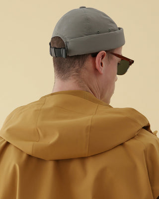 model-wearing-urh-brand-xanadu-quick-drying-fabric-brimless-cap-photo