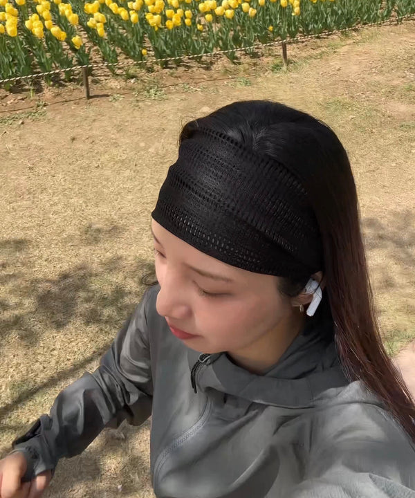 @hxxnxgxm wearing URH OTC Hairband
