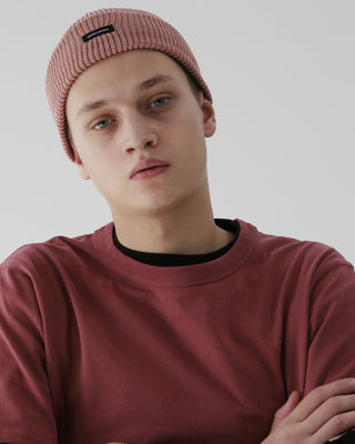 Casual summer style with a trawler beanie