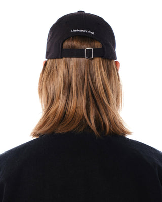Casual look featuring a versatile baseball cap