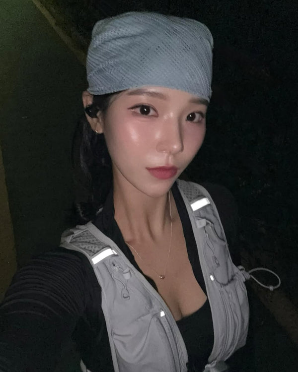 @syeonloves wearing URH BREEZE Mush Scarf