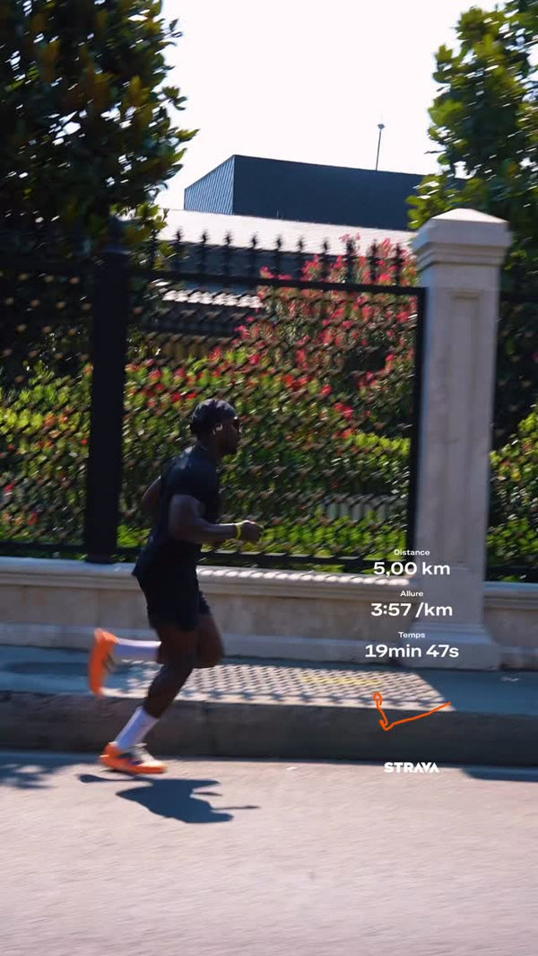 @babu_tambwe wearing URH BREEZE Mush Scarf